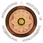 Emblème de certification de l’International Association of Interpersonal Hypnotherapists représentant la formation professionnelle d’Esné en hypnothérapie.