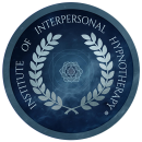 Sceau de certification de l’Institute of Interpersonal Hypnotherapy représentant la formation professionnelle d’Esné en hypnothérapie.